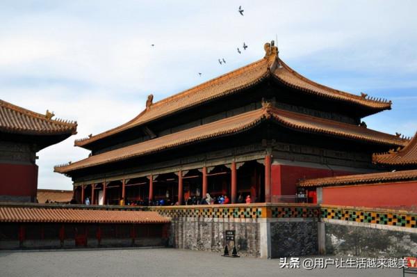 北京故宮是世界上現存規模最大、儲存最完整的木質結構古建築之一