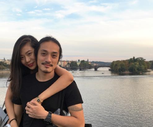 “京圈貴婦”晚晚：一個“大餅臉網紅”的“借夫上位”史