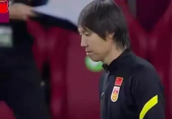 上半場被動 下半場變動 李鐵是個保守的好學生 但不是個稱職的好教練 上半場被動 下半場變動 李鐵是個保守的好學生 但不是個稱職的好教練