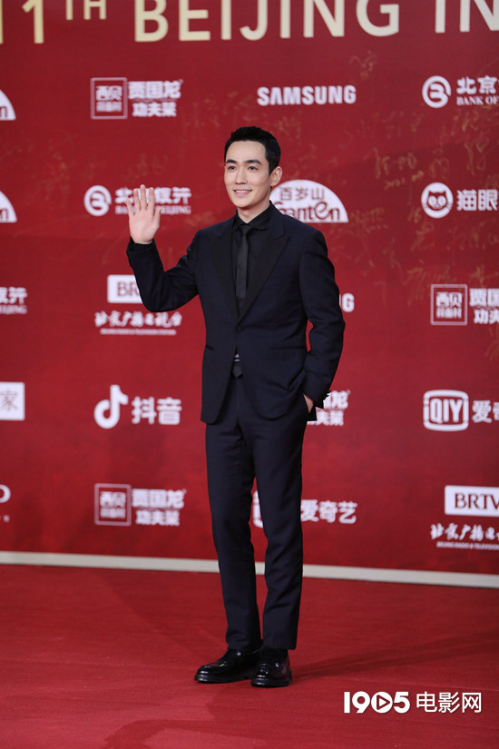 群星閃耀！鞏俐陳凱歌吳京等亮相北影節開幕紅毯