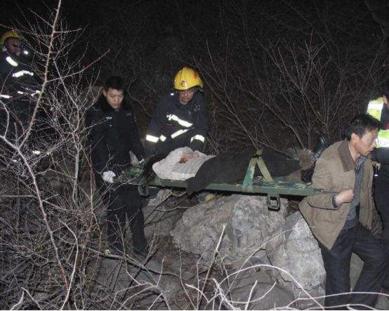 姐姐北大墜崖，妹妹清華被下毒，兇手國外逍遙，父母：死不瞑目