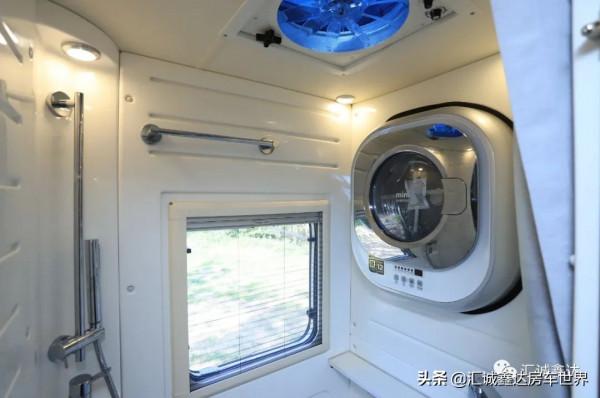 實拍國內頂級房車!輕坦克噸位,用料紮實帶智慧!6人食宿真方便 實拍國內頂級房車!輕坦克噸位,用料紮實帶智慧!6人食宿真方便