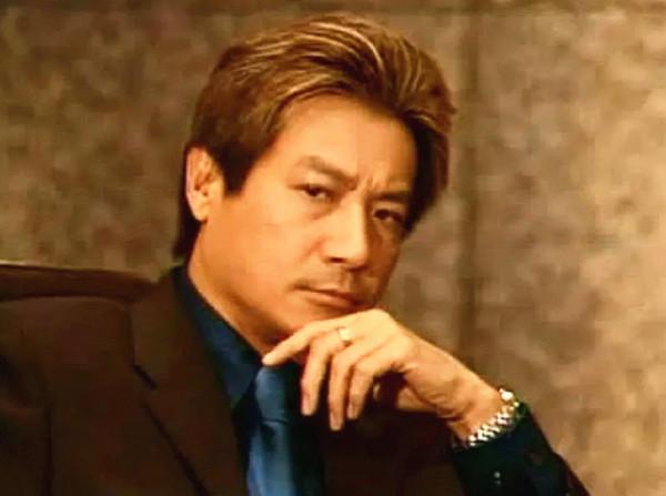 石修奢華豪宅慶71歲生日，全家福曝光，妻子氣質好兒子兒媳顏值高