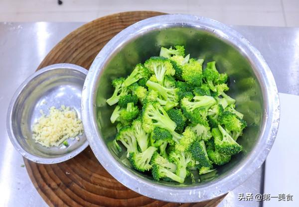 冬天面板乾燥,多吃這6道補水家常菜,營養又滋潤,常吃少上火 冬天面板乾燥,多吃這6道補水家常菜,營養又滋潤,常吃少上火