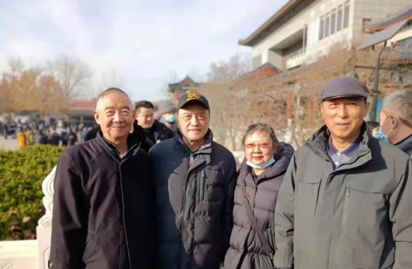 深深緬懷翟雲英阿姨，請接受我們的軍禮