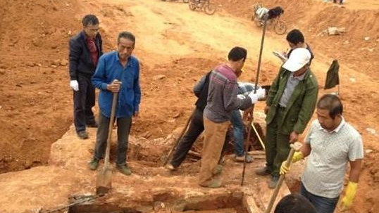 建國後，浙江一老農竟挖開兒子墳墓，取出的東西震驚中央