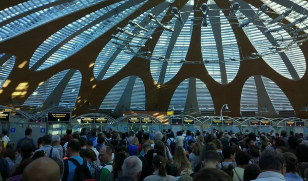 俄羅斯機場取消英文提示，還換上了中文？