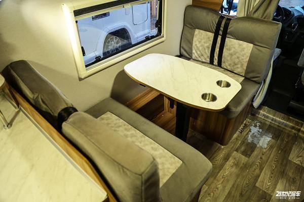 能上京牌的福特小額頭房車,車高不超2.5米!卓美亞卓越X2 能上京牌的福特小額頭房車,車高不超2.5米!卓美亞卓越X2