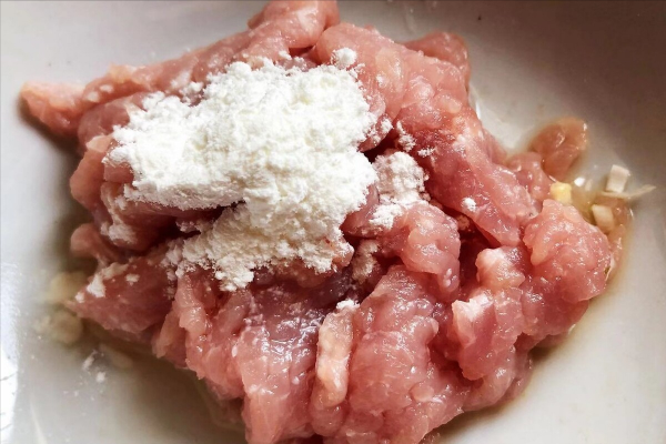 炒肉,不要再直接下鍋炒了,要想炒得更滑嫩,就得掌握關鍵2步 炒肉,不要再直接下鍋炒了,要想炒得更滑嫩,就得掌握關鍵2步