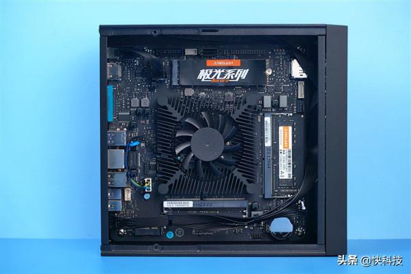 體積僅2&period;5L 個頭小如手機！臺電凌瓏S主機開箱圖賞