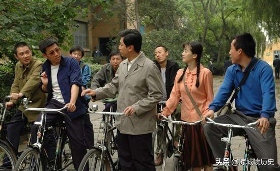 40年前一幅畫5元沒人要，他買下九千張，如今隨便一幅就價值上億