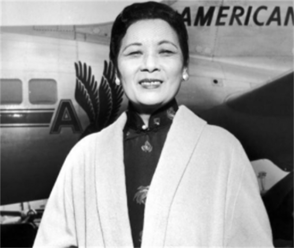 蔣介石死後，晚年的宋美齡在美國靠什麼生活