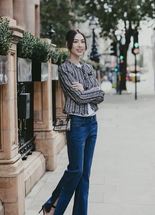 梁洛施真是“骨相美人”，穿抹胸連衣裙高貴優雅，氣質像名媛