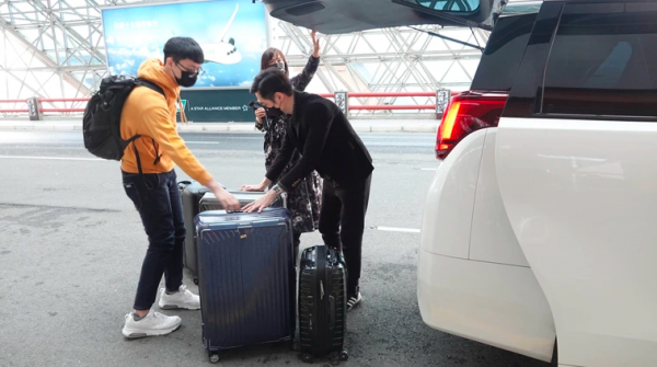 17歲星二代保送全球百大名校！獲獎金赴英國讀書，身高187顏值高