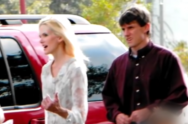 2000年,美國男子掉入湖中判定為鱷魚吞食,18年後妻子與好友被捕 2000年,美國男子掉入湖中判定為鱷魚吞食,18年後妻子與好友被捕