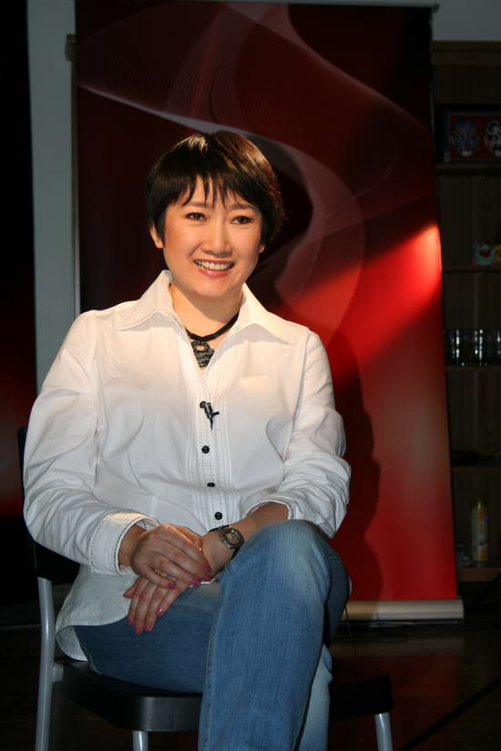 一婚嫁恩師,二婚嫁&quot;和珅&quot;王剛,如今61歲單身無子女的成方圓幸福嗎