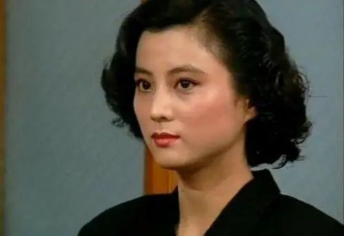 中國8大美人今昔顏值對比，有人整容顏垮，有人優雅老去，差距大