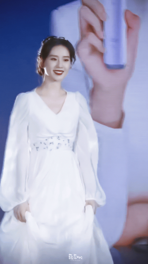 劉詩詩稱之為天神下凡，行走教科書