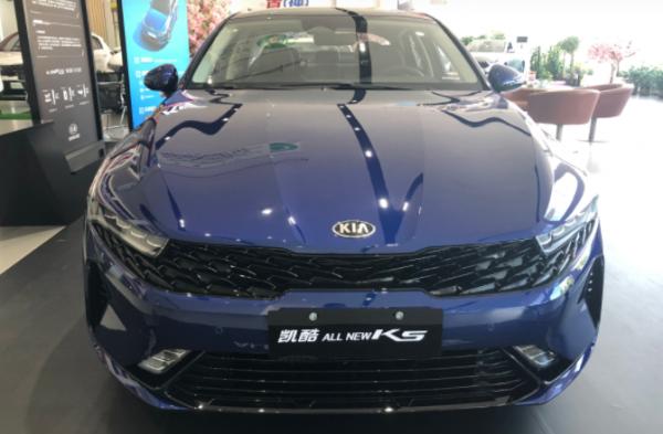 全新起亞K5凱酷到店實拍,配置更加豐富,搭載2.0T+8AT動力系統 全新起亞K5凱酷到店實拍,配置更加豐富,搭載2.0T+8AT動力系統