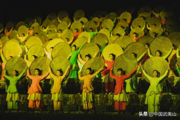 武夷山印象大紅袍:誰說浪漫只是兩個人的事,來看什麼叫“一群人”的浪漫! 武夷山印象大紅袍:誰說浪漫只是兩個人的事,來看什麼叫“一群人”的浪漫!