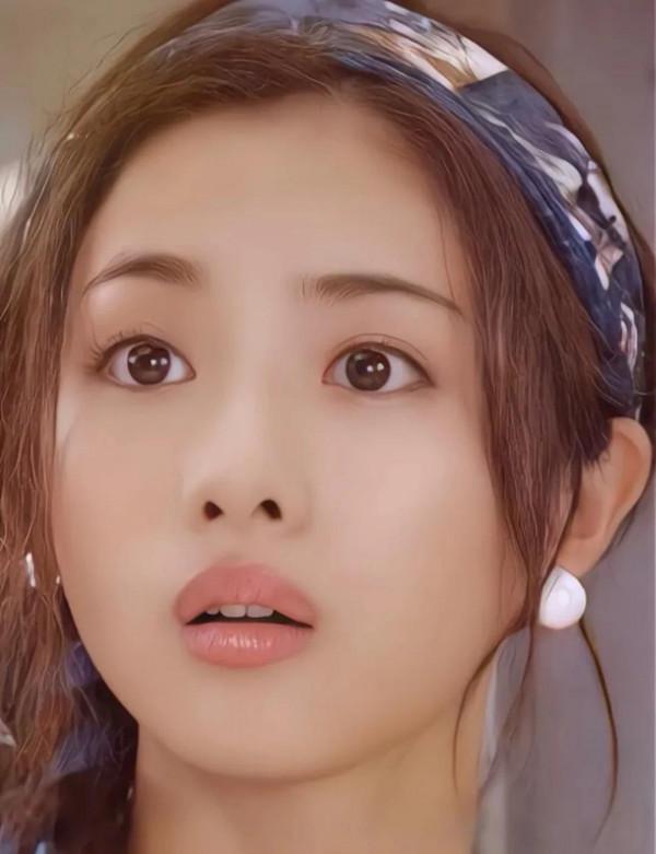 日本櫻花女神石原里美，笑起來真的好好看