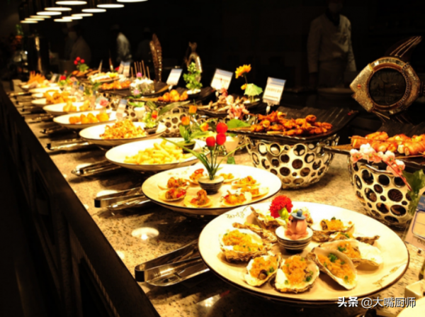 明明很餓，為啥吃自助餐10分鐘就飽了？原來被“套路”了，別不懂