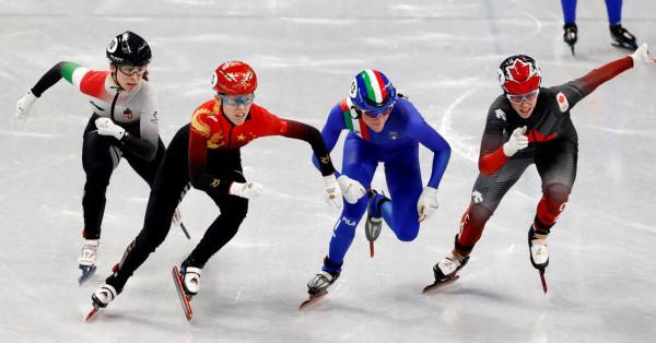 北京冬奧世界觀丨“子彈時間”“零重力模式”“機器人調酒大師”……嘿！別忘了比賽