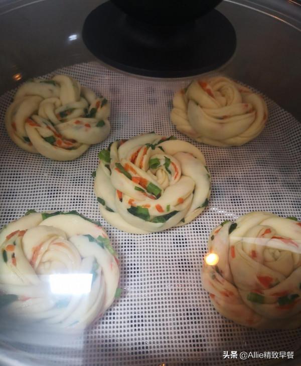 別再吃純白麵饅頭了，加點玉米麵和這兩樣，暄軟香濃又營養，真香