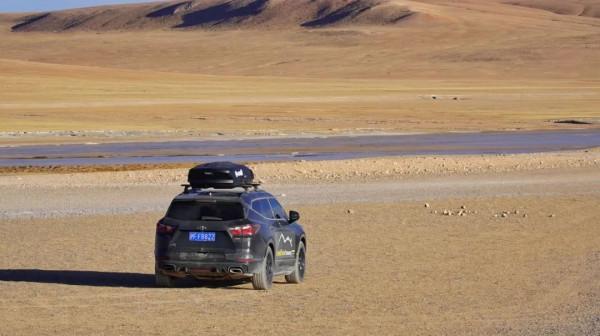 穿越西藏阿里中線,地上只有車轍印,這種路就是轎車能力的極限 穿越西藏阿里中線,地上只有車轍印,這種路就是轎車能力的極限