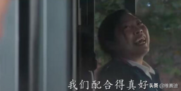 居高臨下地對國人說“你們就長這個樣”,跟白人的態度如出一轍 居高臨下地對國人說“你們就長這個樣”,跟白人的態度如出一轍