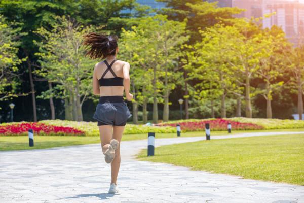 清晨去跑步,鍛鍊身體 清晨去跑步,鍛鍊身體