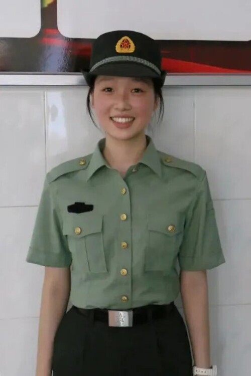 點選超8000萬！軍校小姐姐太帥了