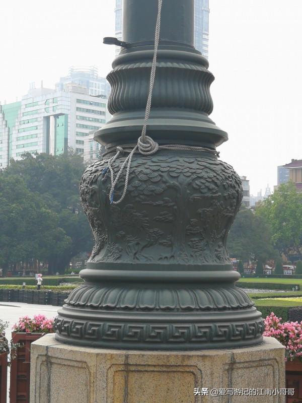 參觀綠樹環繞的中山紀念堂,從西側廣場開始,可以看到迷人的側顏 參觀綠樹環繞的中山紀念堂,從西側廣場開始,可以看到迷人的側顏