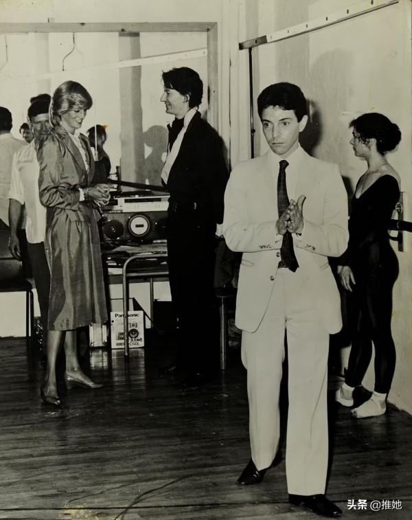 身高1米58的跳舞男人,一個電話邀請了戴安娜,一生命運與她捆綁 身高1米58的跳舞男人,一個電話邀請了戴安娜,一生命運與她捆綁