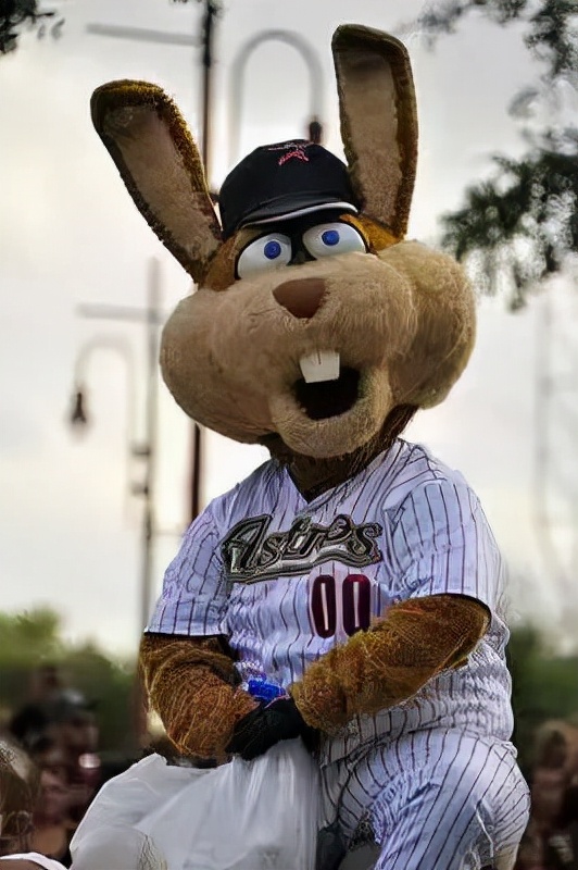 「MLB吉祥物」去西雅圖看球可得小心它的奶油炸彈