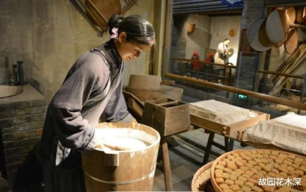 民間故事:妻子被蛇咬傷,負心漢見死不救,最終自食其果 民間故事:妻子被蛇咬傷,負心漢見死不救,最終自食其果