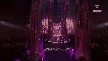 #華晨宇新歌舞美有多浪漫##華晨宇走一起去看日出吧演唱會live#