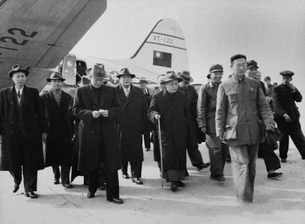 炮擊英國紫石英號軍艦，毛澤東電報指示，“如敢來犯，則打擊之”