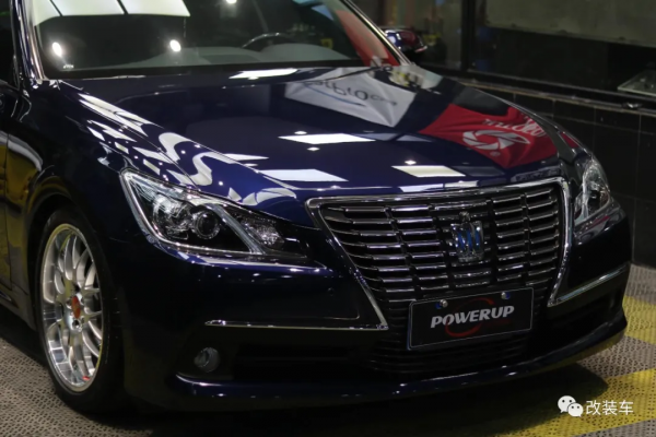 簡約又不失內涵的日規14代目豐田皇冠，只是為了完成兒時的夢