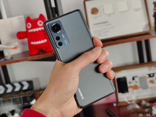 從這三款明星手機的配置看，你認為春節後降價多少合理呢