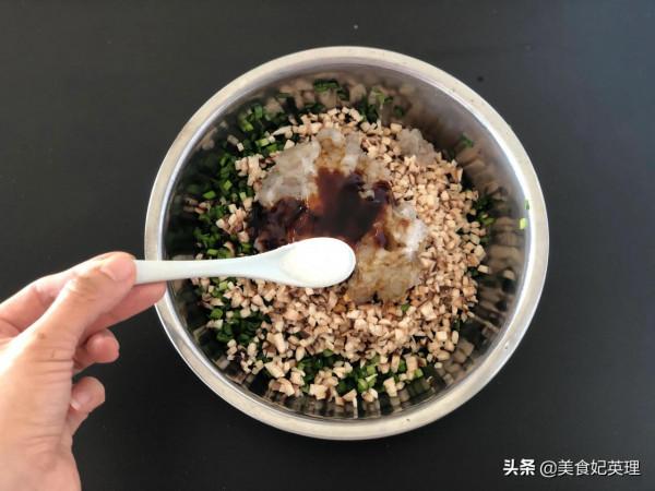 兒子最愛這餡餅，鮮香多汁一口一個，我偷笑，不用和麵做法超簡單