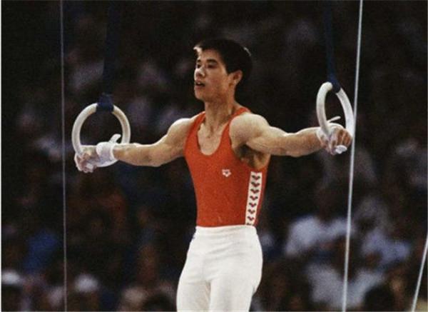 &OpenCurlyDoubleQuote;體操王子&rdquo;李寧身價百億，58歲頭髮脫落，59歲妻子仍風韻猶存