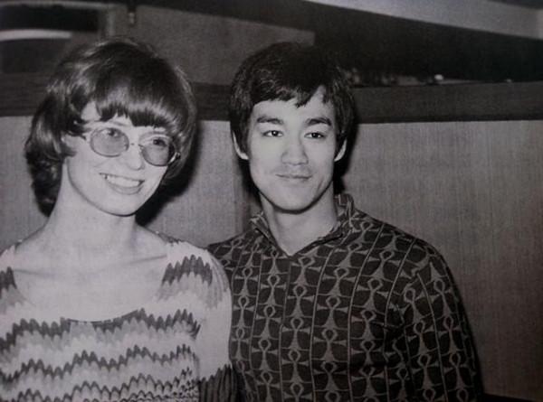 李小龍死在丁佩家裡，當年到底發生了什麼？42年後丁佩說的可信嗎