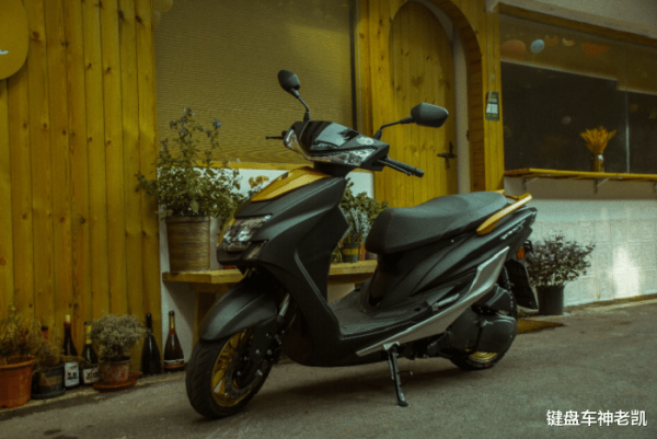 售價9680元，林海五代目更新，還是熟悉的雅馬哈勁戰既視感