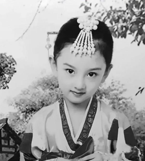 17位女星童年照,你能認出來誰?有人從小美到大,有人女大十八變 17位女星童年照,你能認出來誰?有人從小美到大,有人女大十八變