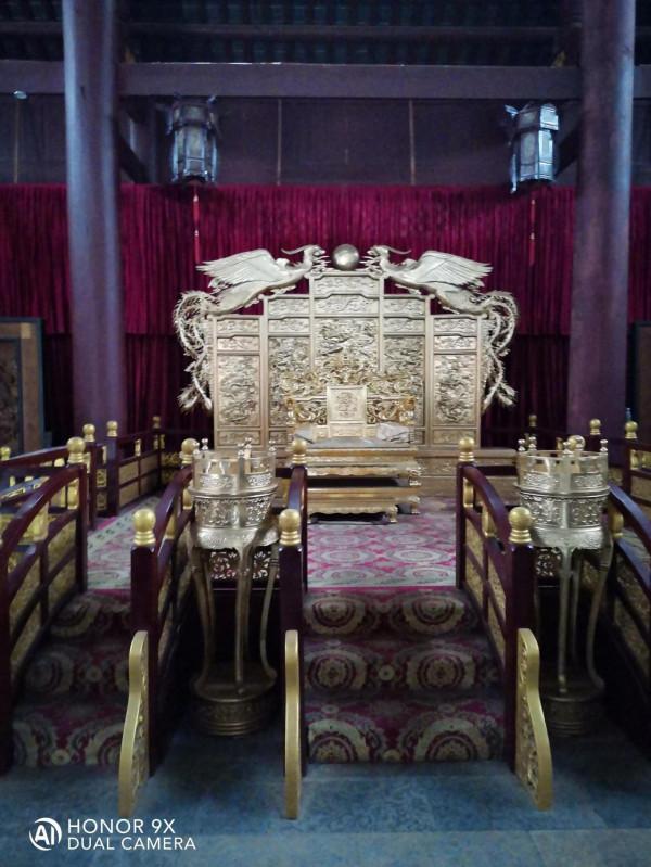 苗寨景區旅遊,看上價值2500元的銀碗值得買嗎?有沒有收藏價值? 苗寨景區旅遊,看上價值2500元的銀碗值得買嗎?有沒有收藏價值?