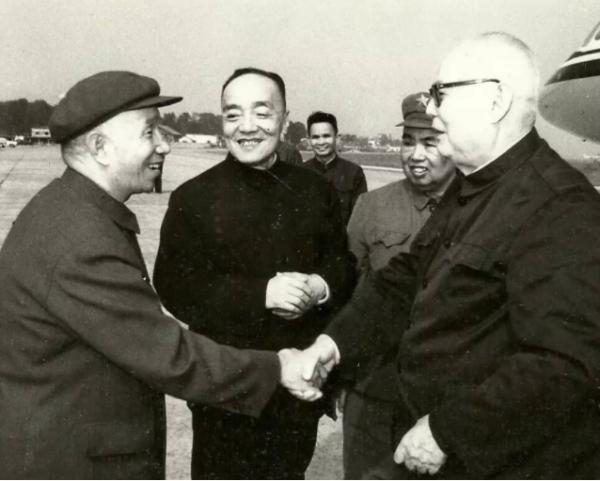 1969年,粟裕給許世友打電話:老母親在南京生活困難,請關照一下 1969年,粟裕給許世友打電話:老母親在南京生活困難,請關照一下