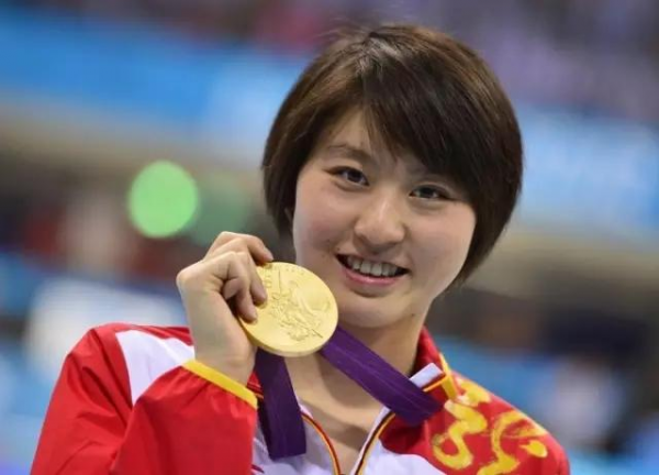 焦劉洋：運動員時遭冷遇，嫁華裔老公三年抱倆娃，產後風采依