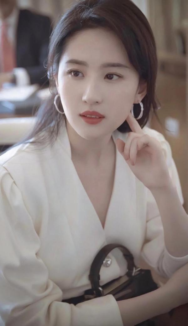 仙女桌布：劉亦菲、趙麗穎、張天愛、古力娜扎、景甜