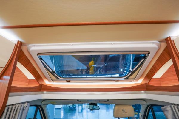 妥妥的進口車，多種佈局風格隨意發揮，朗宸T60環形沙發版房車